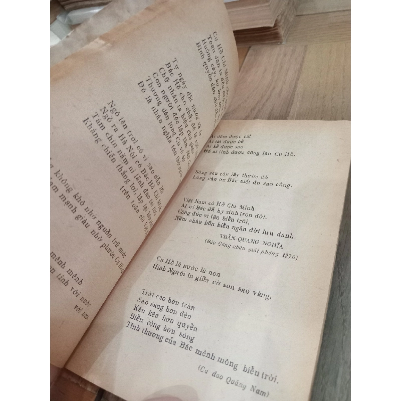 Ca dao về Bác Hồ - Trần Hữu Thung 1017768