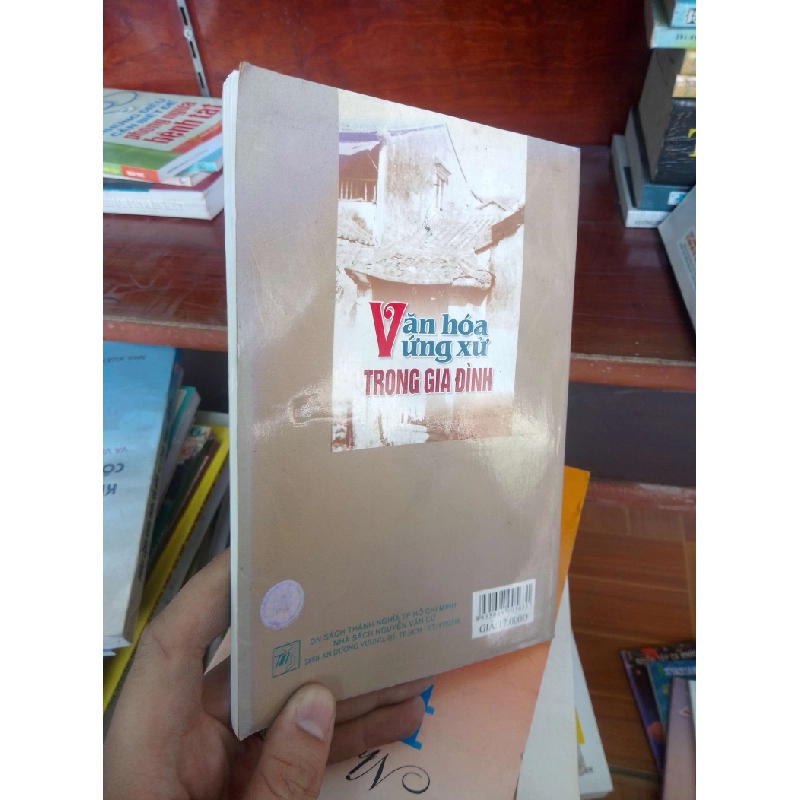 Văn hoá ứng xử trong gia đình - Khắc Chương 2006 Sách làm cha mẹ VAVO-AK19 935887