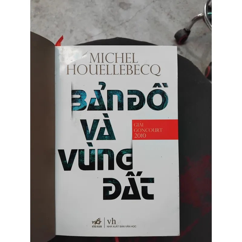 Bản đồ và vùng đất tiểu thuyết của Michel Houellebecq 960774