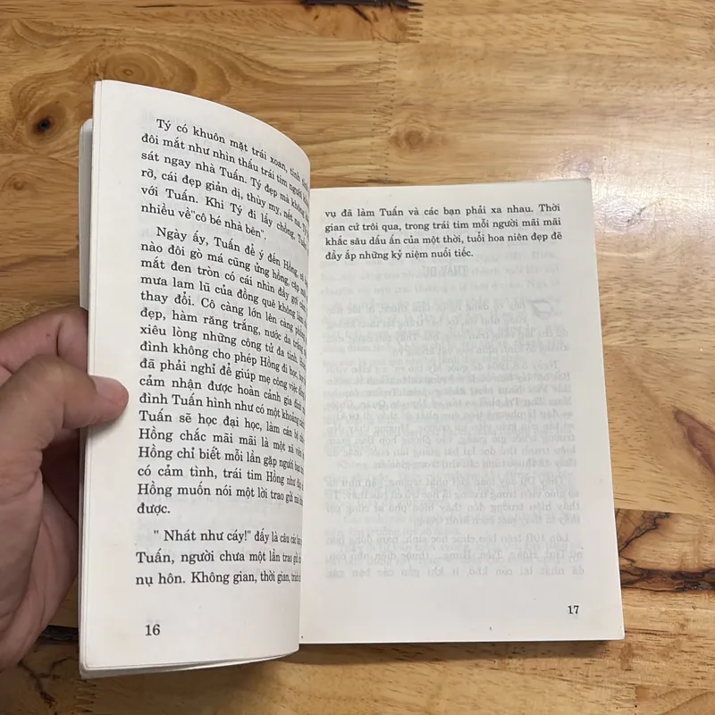 [Chữ Ký Tác Giả] - II Truyện Ngắn: Tình Yêu Và Người Lính - Hoàng Văn Cung - 2002 680753