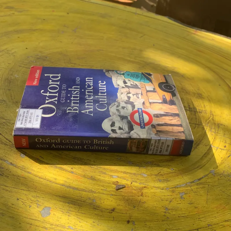 OXFORD GUIDE TO BRITISH AND AMERICAN CULTURE  781693
