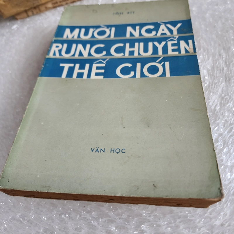 Mười ngày rung chuyển thế giới | Jon Rít 523723