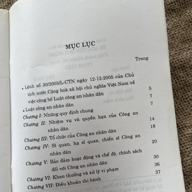 sách luật Việt Nam- Luật công an nhân dân 937459