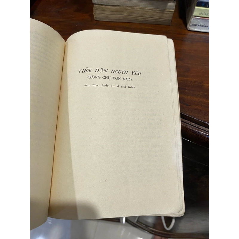 TIỄN DẶN NGƯỜI YÊU - XỐNG CHỤ XON XAO, BÌA VĂN CAO (XB 1973) 495544