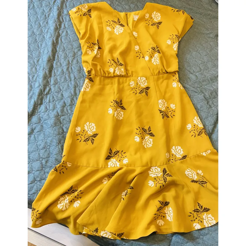 Vay nu mau vang 781879