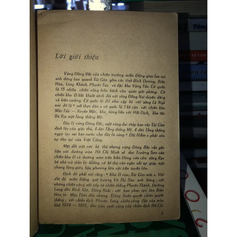 Hạt muối đỏ vùng đất hiểm - Nguyễn Việt Phương  786602