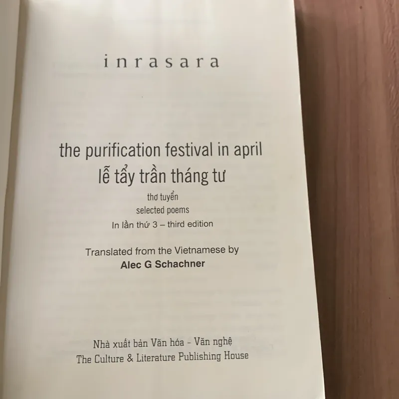 Lễ tẩy trần tháng tư, có chữ ký của tác giả inrasara 673936