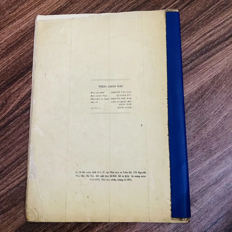 Theo chân - thơ Tố Hữu - nxb 1975 1024301