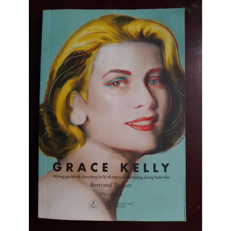 Những góc khuất chưa từng hé lộ về một cuộc đời tưởng chừng hoàn hảo. 718930