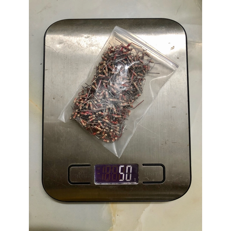 ( 50gram ) ĐIỆN TRỞ NHẬT 8.2K 1/4W 0,25W 5% Carbon 259441