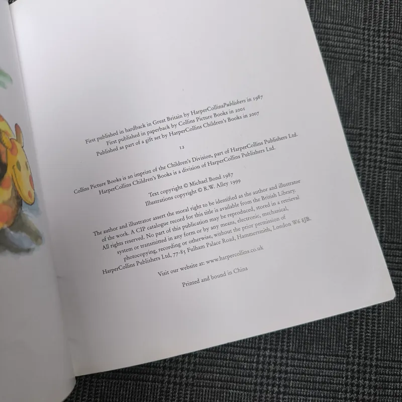 (Sách Ngoại văn) Paddington and the Tutti Frutti Rainbow - Michael Bond 701059