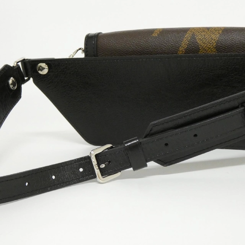 Túi đeo chéo Louis Vuitton Monogram Giant Bum Bag Dauphine M67696 611702