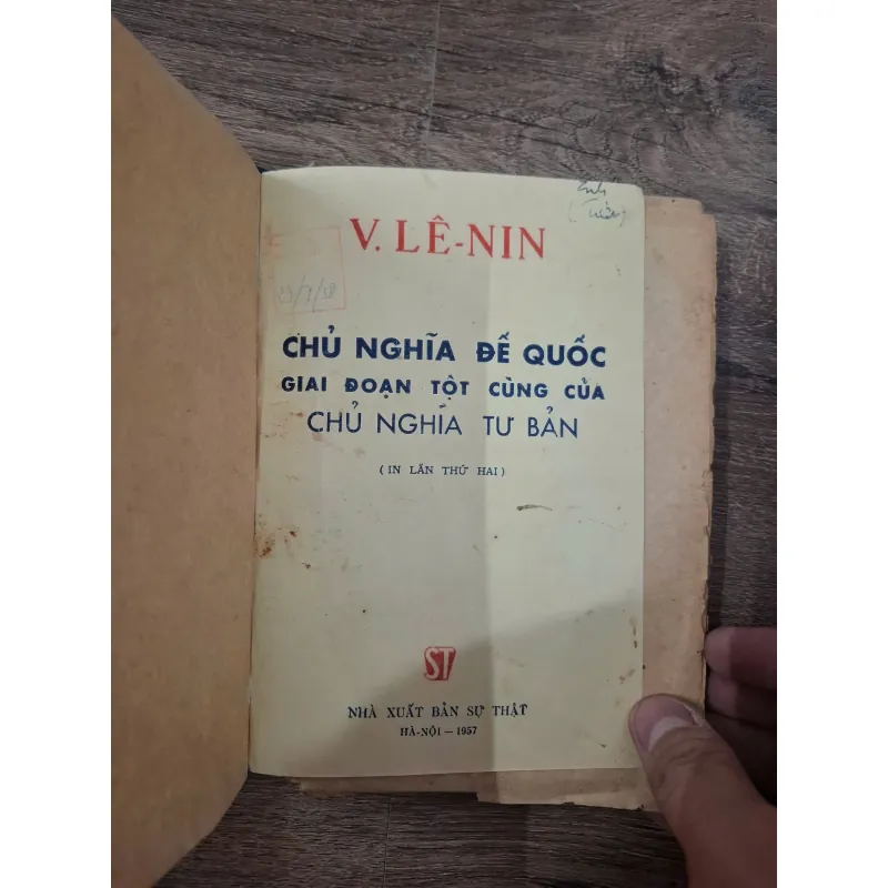 CHỦ NGHĨA ĐẾ QUỐC VÀ SỰ PHÂN LIỆT CỦA CHỦ NGHĨA XÃ HỘI - V. LÊ-NIN 727872