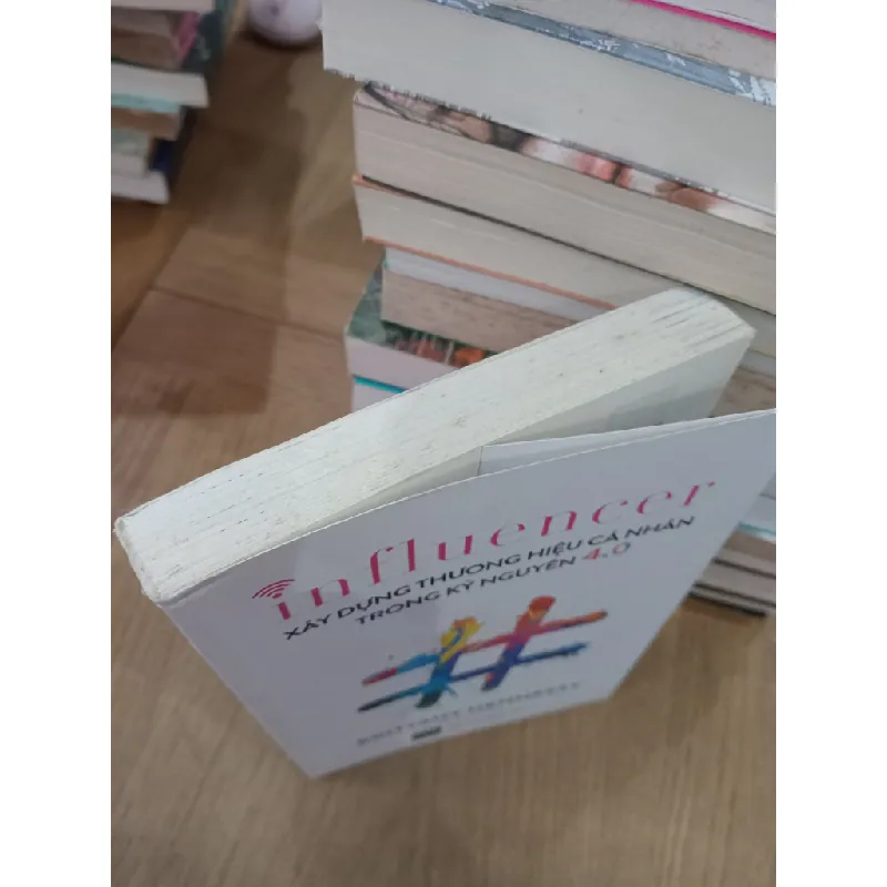 Influencer: Xây dựng thương hiệu cá nhân trong kỷ nguyên 4.0 - Brittany Hennessy (Nguyên Linh dịch) 460207