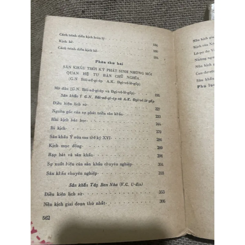 Lịch sử sân khấu thế giới , khoảng 110 trang  1018064