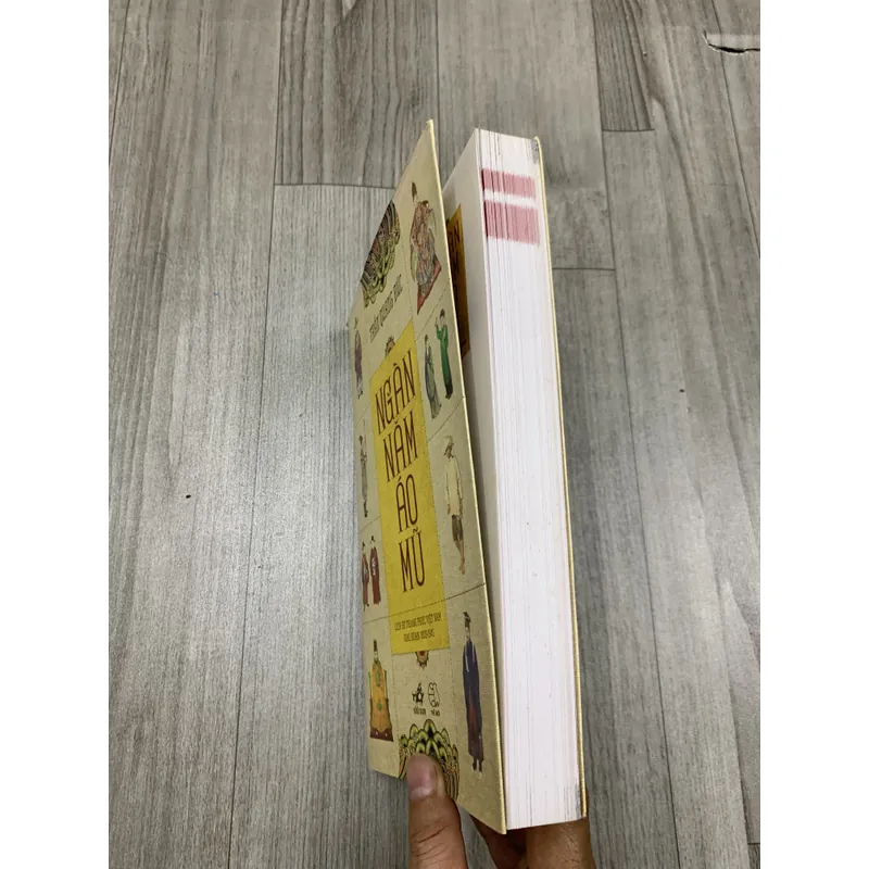 Ngàn năm áo mũ - trần quang đức. 3a1 689208