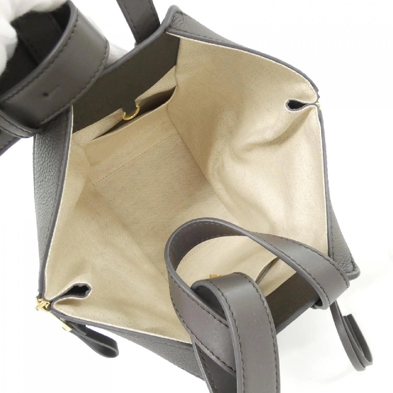 Túi đeo vai Loewe Hammock Compact A538H13X03 608431