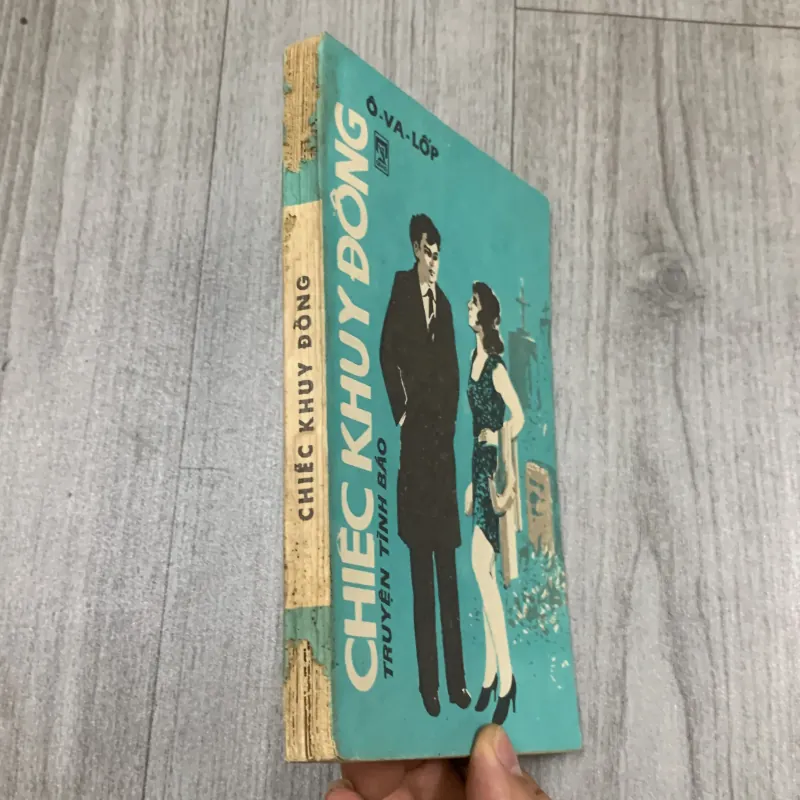 Chiếc khuy đông, truyện tình báo. 10a2 1025695