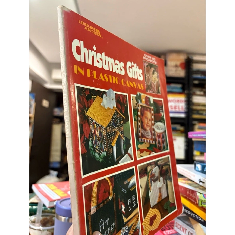 Chritmas gifts in plastic canvas 997538