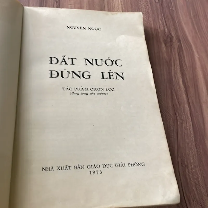 Đất nước đứng lên Nguyên Ngọc 1973  795656