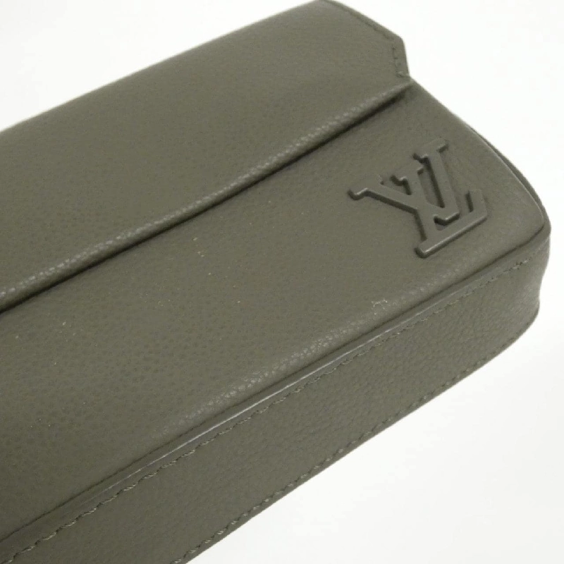 Túi đeo vai Louis Vuitton LV Aerogram Pilot Wearable Wallet M83560 611287