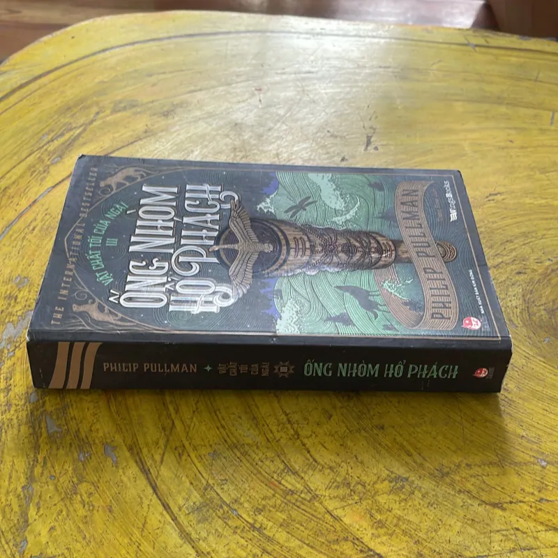 ỐNG NHÒM HỔ PHÁCH VẬT CHẤT TỐI CỦA NGÀI III - PHILIP PULLMAN 937473