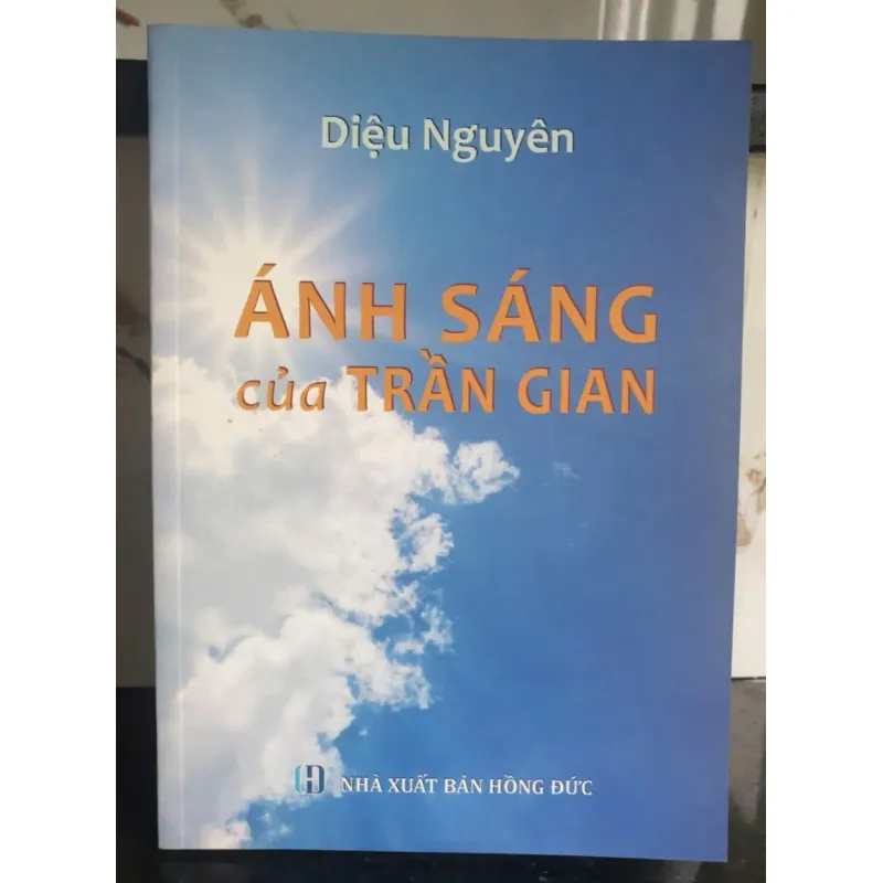 Sách Ánh sáng của Trần Gian - Diệu Nguyên 2018 680804