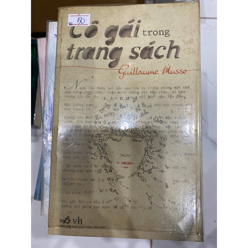 Truyện Cô gái trong trang sách - sách real 327929