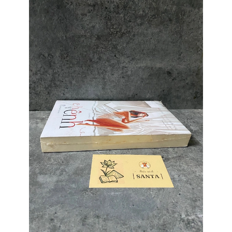 Chênh vênh-Michel Houellebecq- sách lưu kho còn seal, có ố nhẹ cạnh 788748