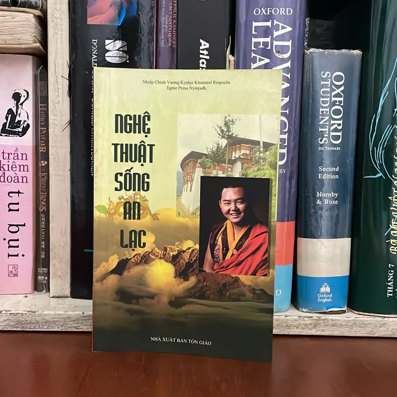 II Tựa sách: Nghệ Thuật Sống An Lạc - Đức Nhiếp Chính Vương Khamtrul Rinpoche - 2011 553373