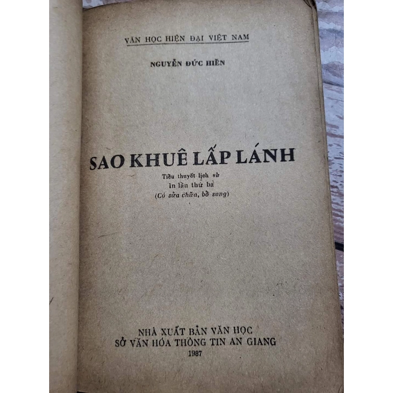 Sao Khuê lấp lánh
Tiểu thuyết lịch sử về Nguyễn Trãi 327946