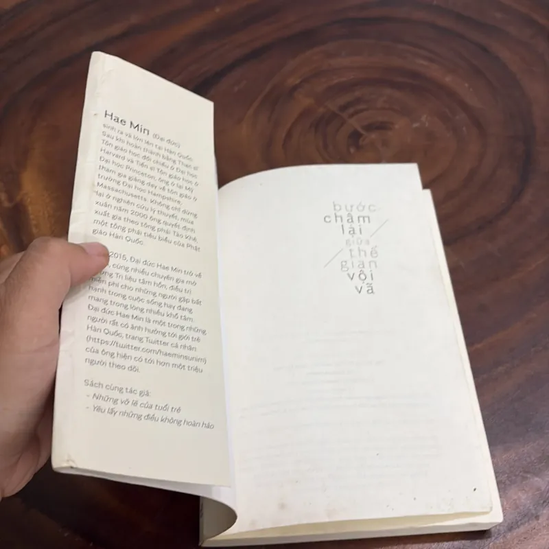 II Sách Hay: Bước Chậm Lại Giữa Thế Gian Vội Vã - Đại Đức Hae Min - 2019 987422