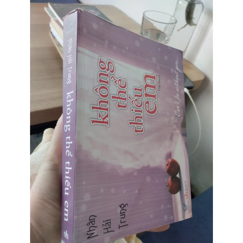 tiểu thuyết "Không Thể Thiếu Em" của tác giả Nhân Hải Trung. 994496