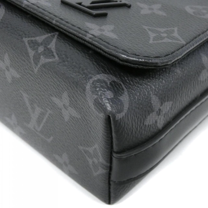 Túi đeo vai Louis Vuitton Monogram Eclipse District PM M45272 - Hàng hiệu Chính hãng 802914