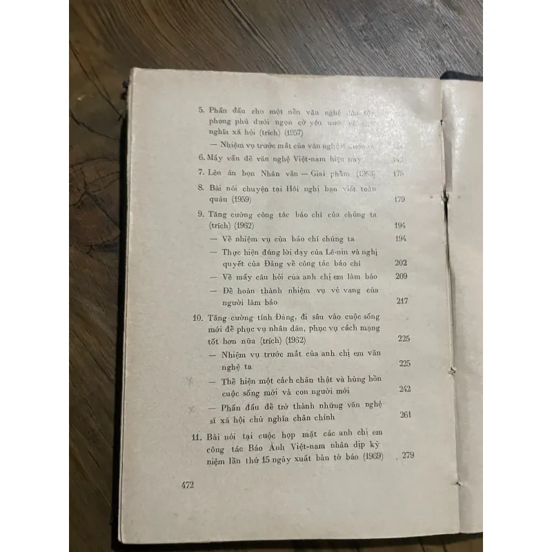 VỀ VĂN HÓA VĂN NGHỆ - SÁCH ĐÓNG BÌA XƯA - HỒ CHÍ MINH, LÊ DUẨN, TRƯỜNG CHINH.... 597271