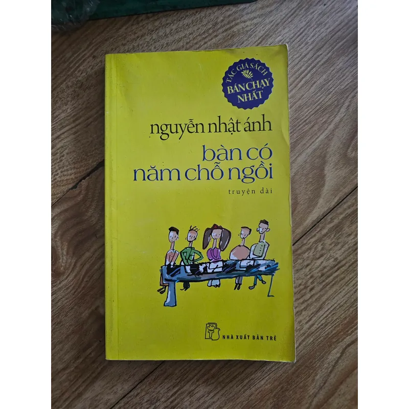 Bàn có năm chỗ ngồi
 757610