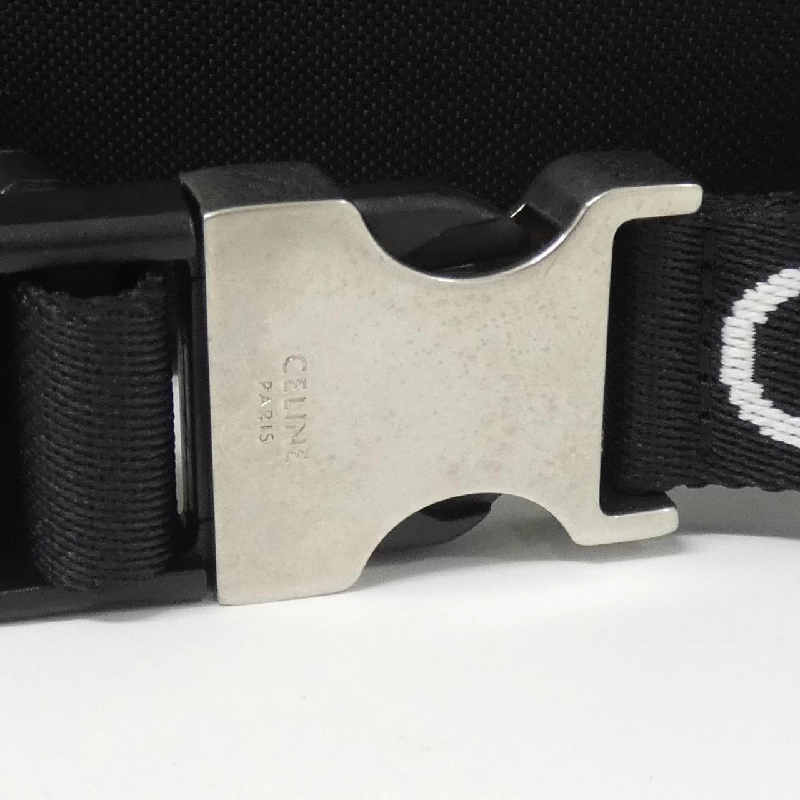 Túi đeo chéo Celine Large Zipped Belt Bag 198682DMT 612308