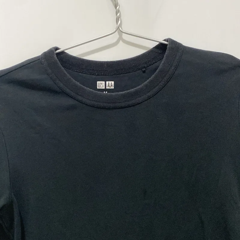 Áo thun đen basic Uniqlo chính hãng 782385