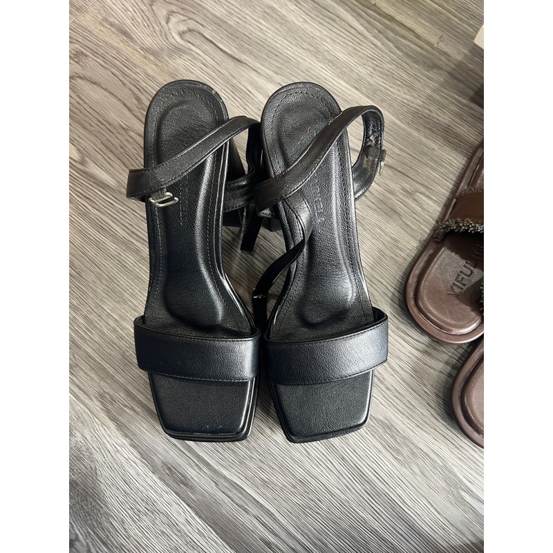 Size - 37. Giá : 100.000vnđ.đế vuông 1T-đúp mũi.Màu đen  142272