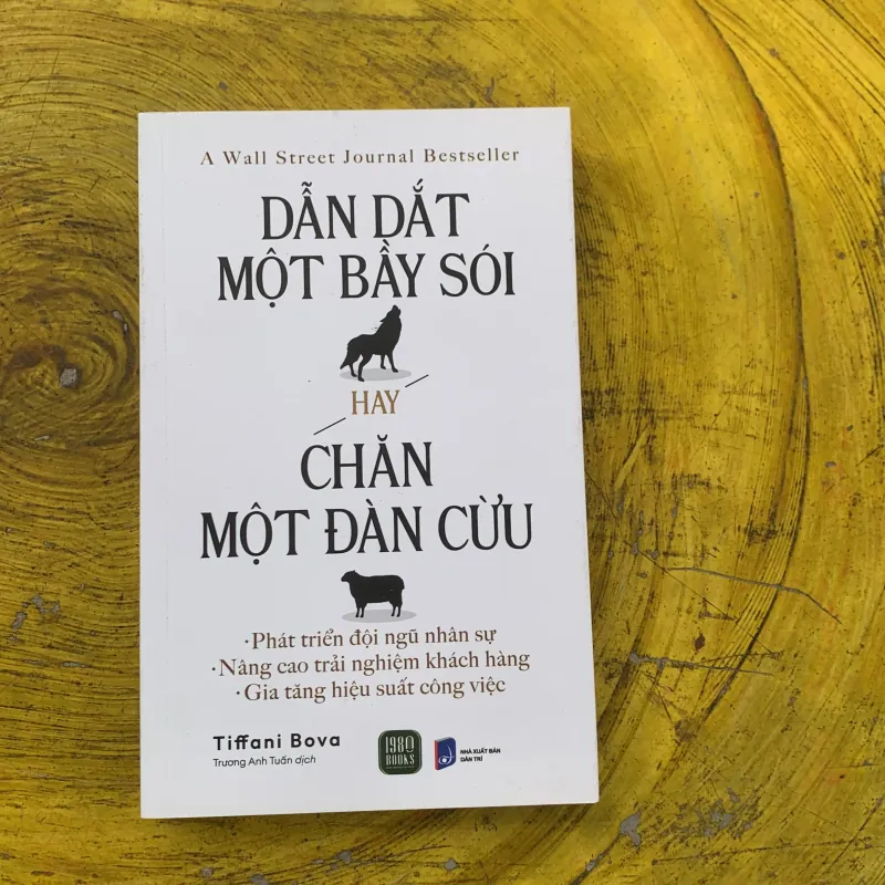 DẪN DẮT MỘT BẦY SÓI HAY CHĂN MỘT ĐÀN CỪU- Tiffani Bova 788951