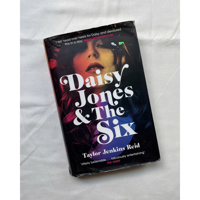 Daisy Jones and The Six - Taylor Jenkins Reid 789396