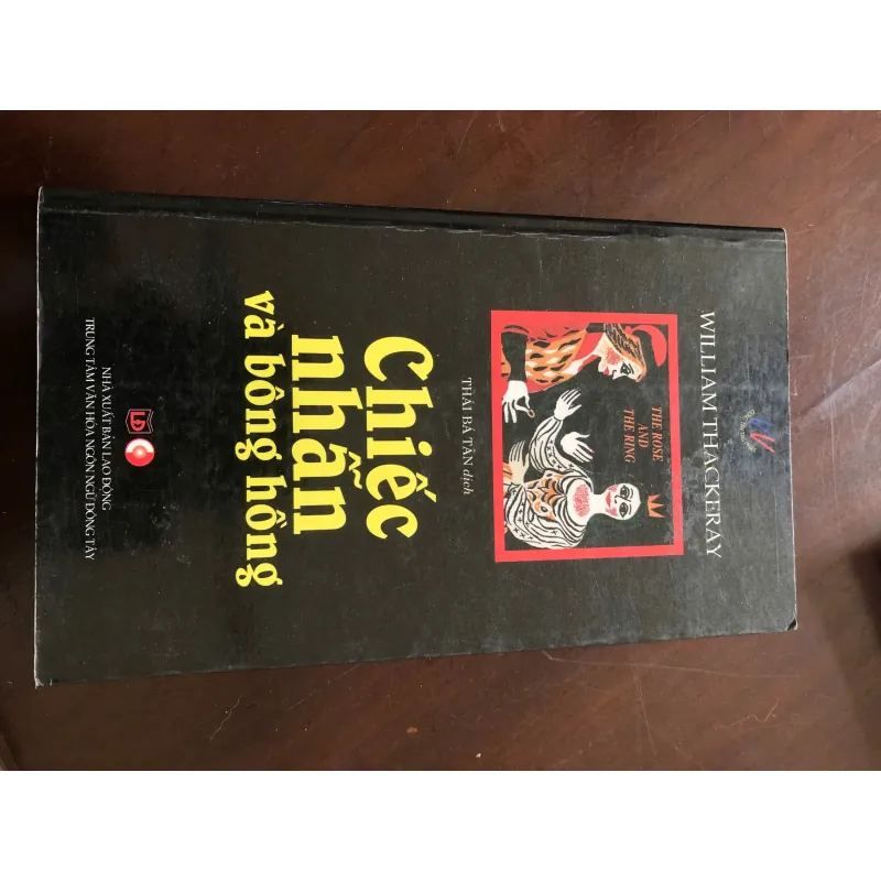 Chiếc nhẫn và bông hồng  775944