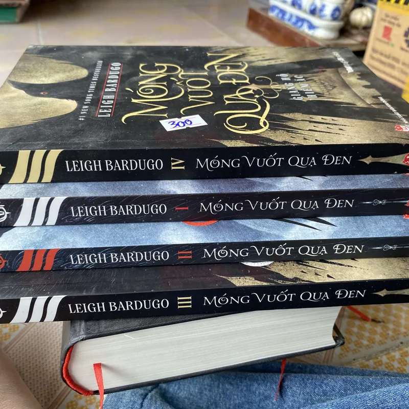 Móng vuốt quạ đen 568091