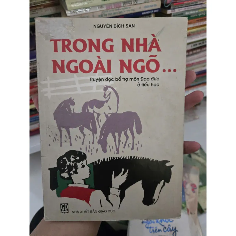 trong nhà ngoài ngõ 1021497