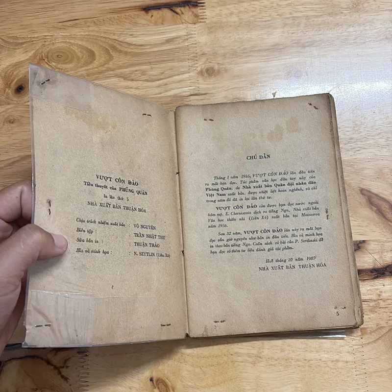 II Sách Xưa: Vượt Qua Côn Đảo (Tiểu Thuyết) - Phùng Quán - 1987 686625