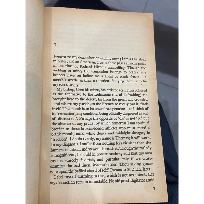 A Month of Sundays - John Updike 498650