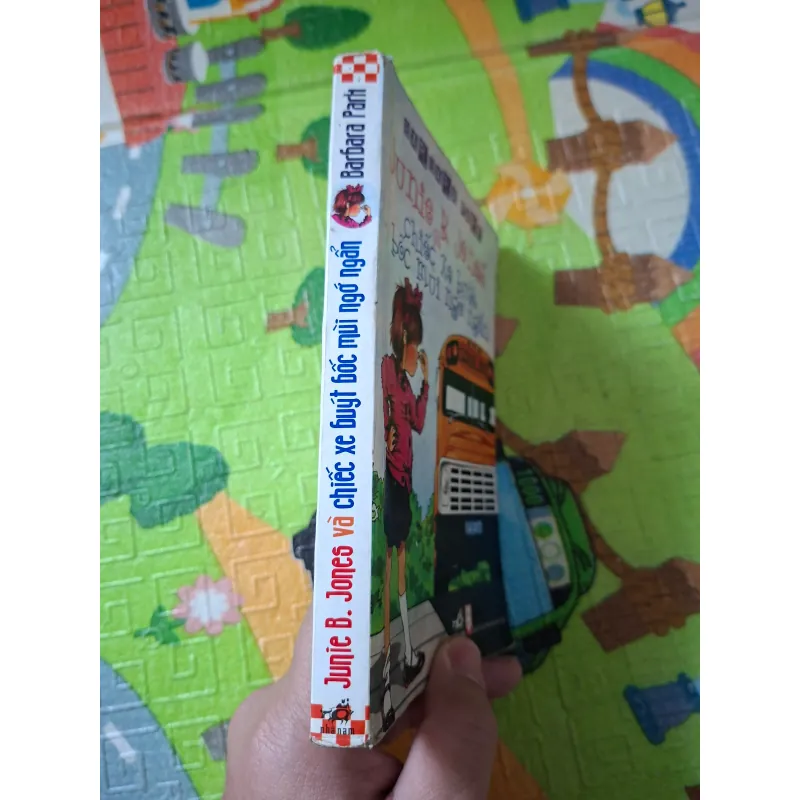 Junie B. Jones và chiếc xe buýt bốc mùi ngớ ngẩn 927035