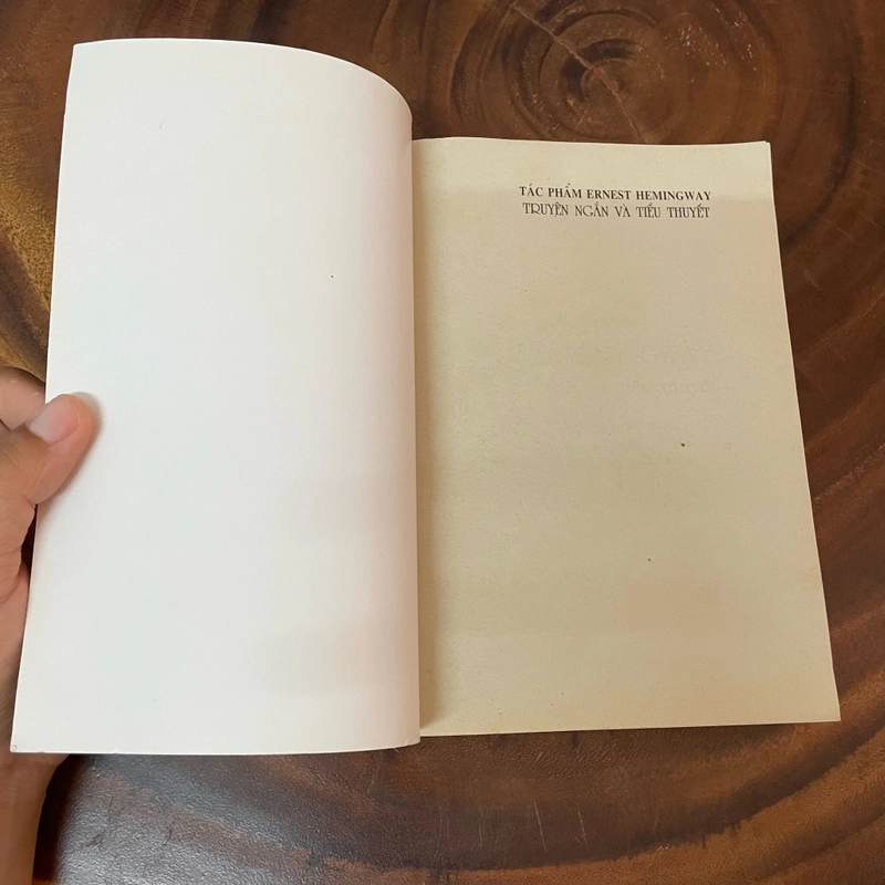 II Tựa sách: Tác Phẩm ERNEST HEMINGWAY (Truyện ngắn và Tiểu thuyết) 452791