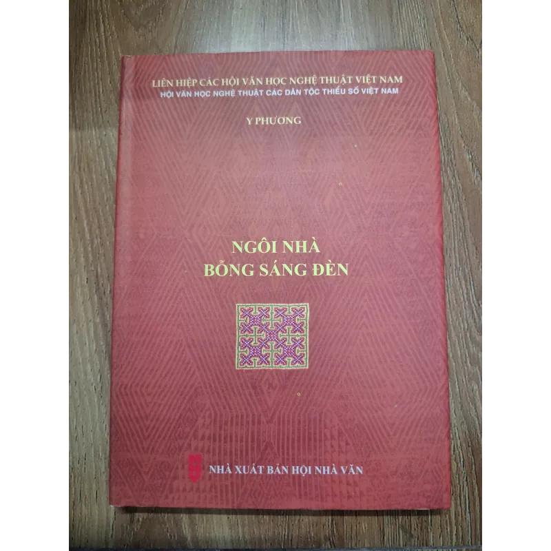 Ngôi nhà bỗng sáng đèn - Y Phương - Tản văn/Bút ký 761755