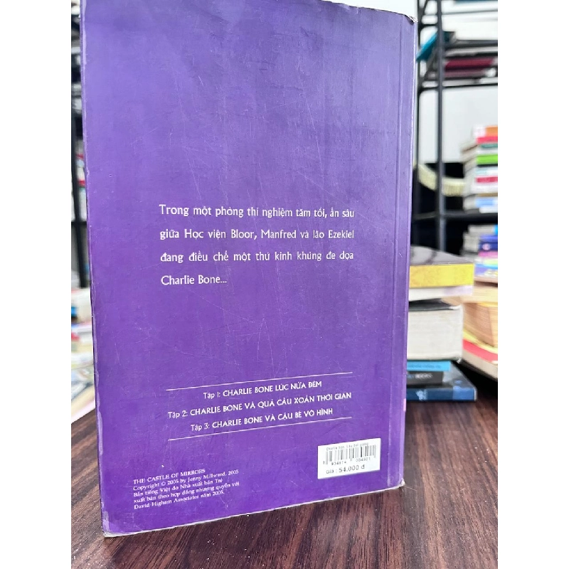 Charlie Bon và lâu đài gương 934392